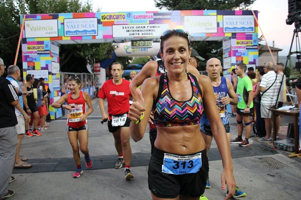 Vega Torró tras cruzar la línea de meta