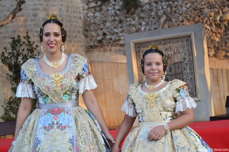 recepcion-de-invitados-a-la-presentacion-de-las-falleras-mayores-de-denia-ines-y-mar