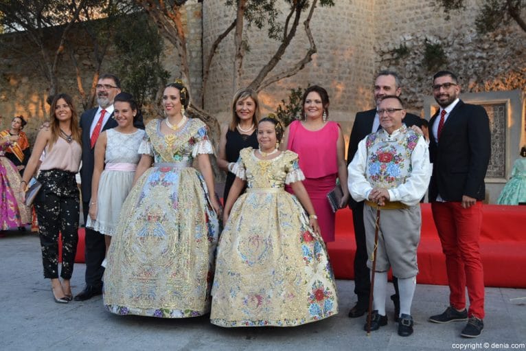 recepcion-de-invitados-a-la-presentacion-de-las-falleras-mayores-de-denia-familiares
