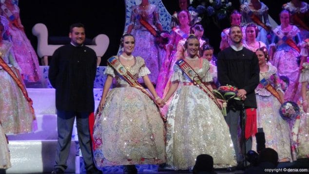 Sentimiento y arte se dan la mano en la presentación de Marta Fernandez como fallera mayor del Centro 8 11 presentacion falla centro 2017 cargos 2016