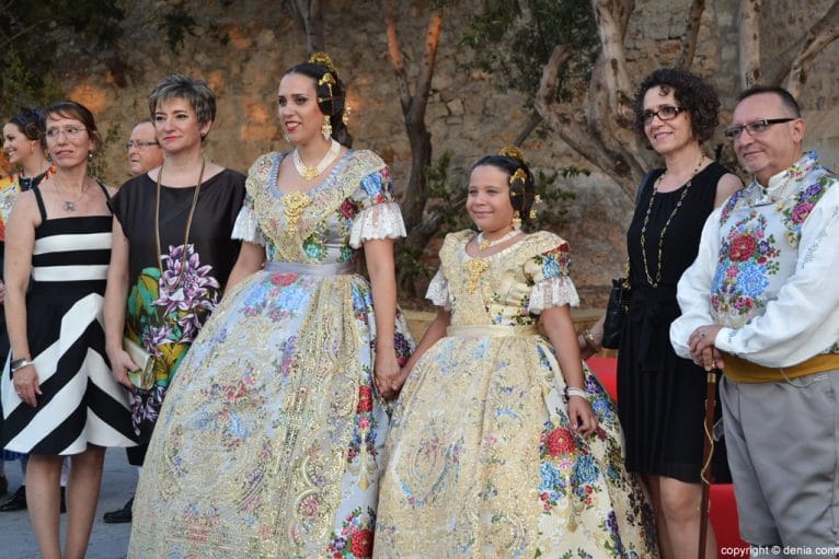 recepcion-de-invitados-a-la-presentacion-de-las-falleras-mayores-de-denia-familiares