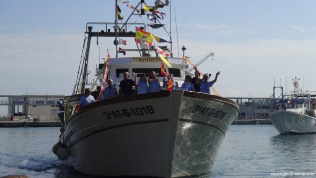 13 la peregrina en denia la virgen en el barco landrona