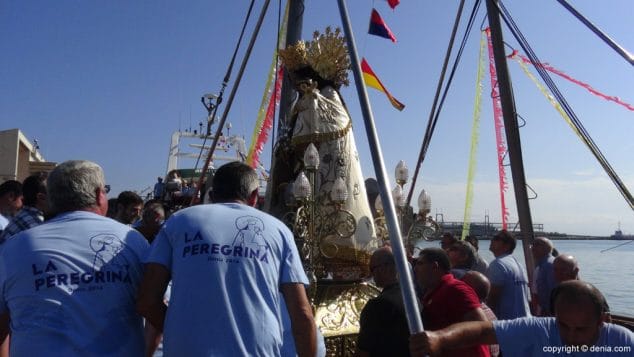 17b la peregrina en denia llegada de la imagen en barco