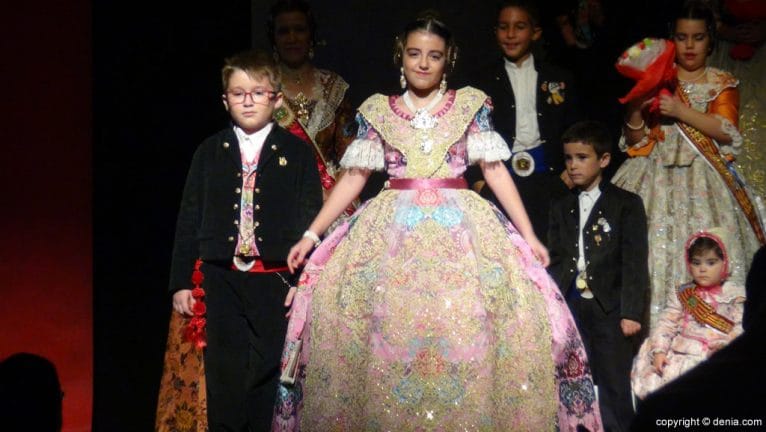 Presentación infantil falla Diana - Roberto y María