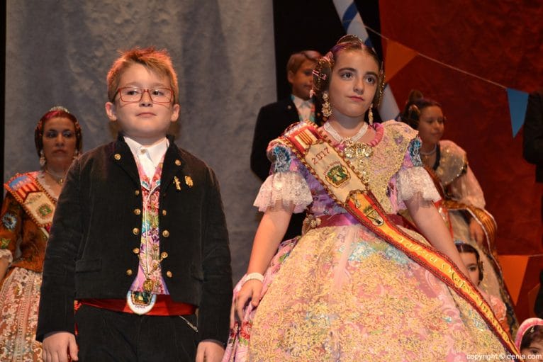Presentación infantil falla Diana - Roberto y María