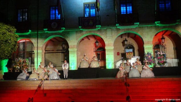 70 presentacion falleras mayores denia 2017 escenario