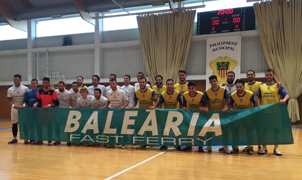 Los dos equipos antes del partido
