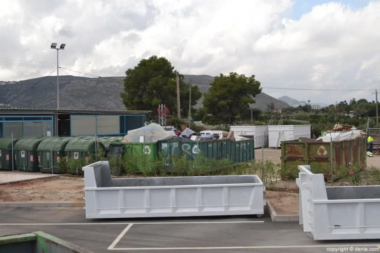 Antiguas instalaciones del Ecoparc de Dénia