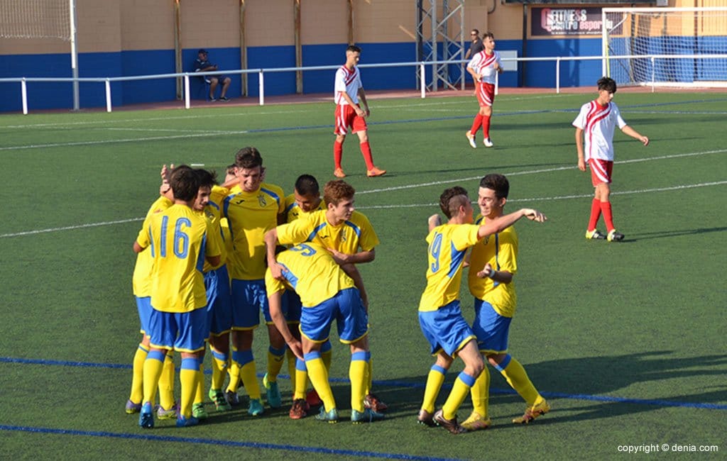 Celebración del primer gol del CD Dénia