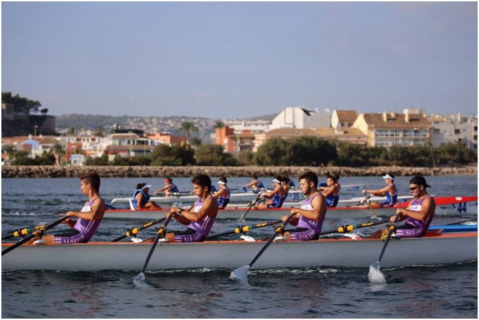 Competición de remo en Dénia