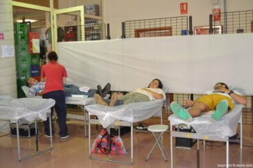 donantes en el 8o maraton de donacion de sangre de denia