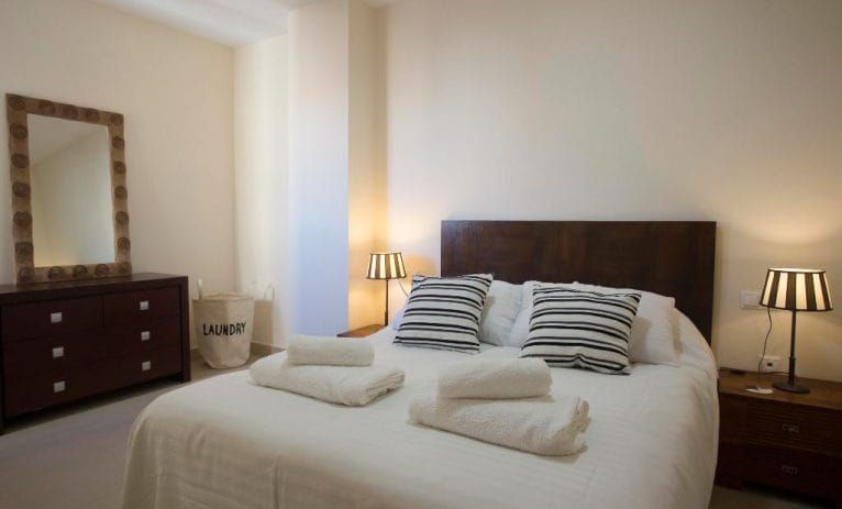 Dormitorio principal del ático Quality Rent a Villa