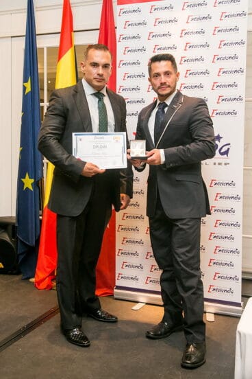 Dr. Diego Gaona perteneciente a la Sociedad Española de Medicina Estética (SEME) y a el Dr. Sergio Rivera Cirujano de Transplante Capilar