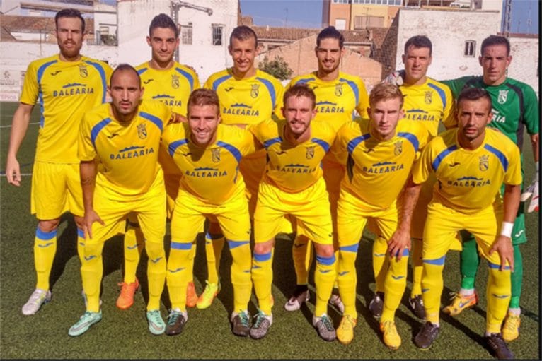 Equipo del CD Dénia ante la UD Canals