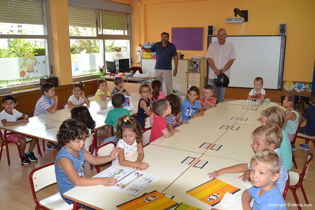 Grimalt y Carrió en el interior de una aula
