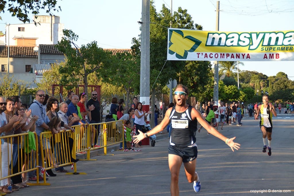 Javier Mayor entrando en meta