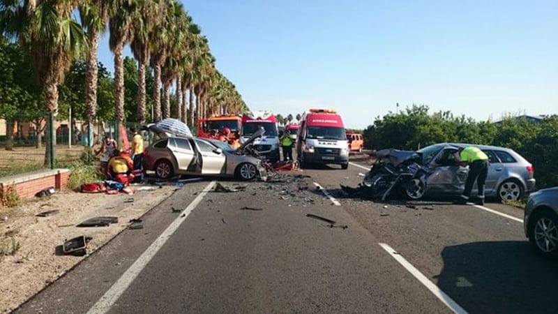 Los dos coches siniestrados en el accidente
