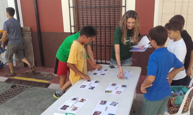 ninos realizando la gimnkana