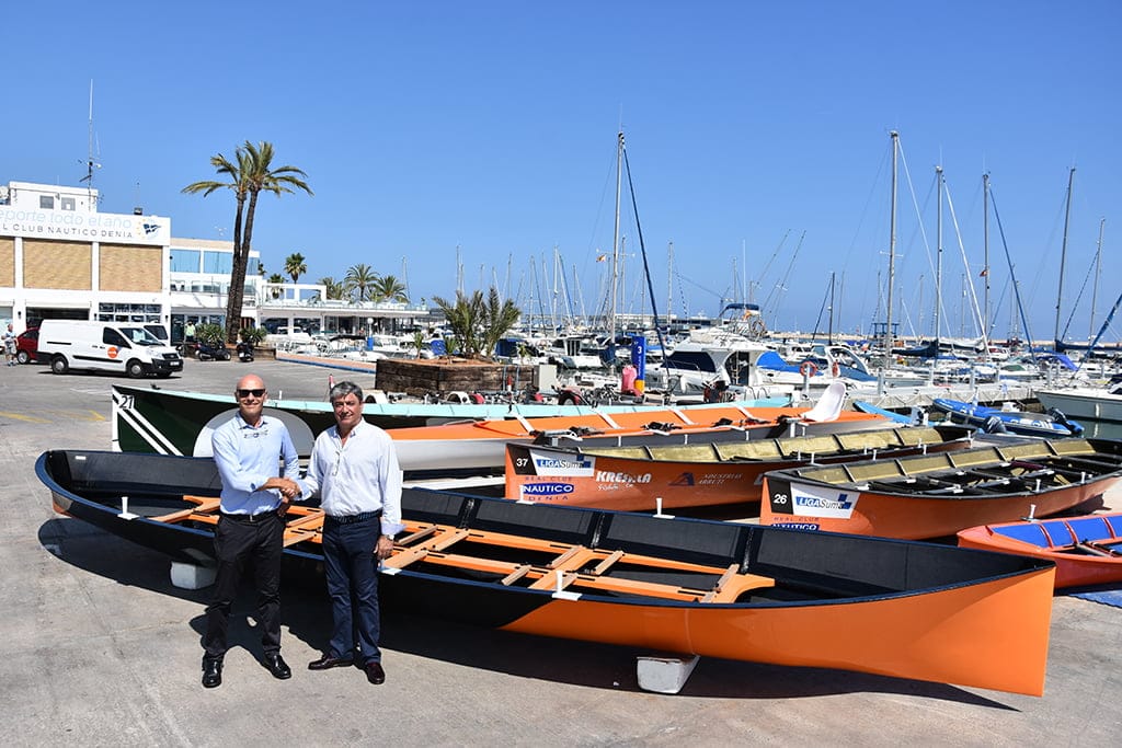 Portolés y Martí junto a la nueva embarcación