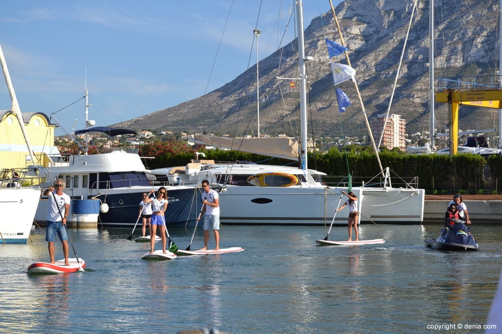 Practicando Paddle Surf en Marina de Dénia