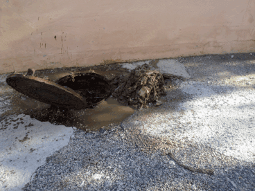suciedad en el saneamito de agua gesdenia