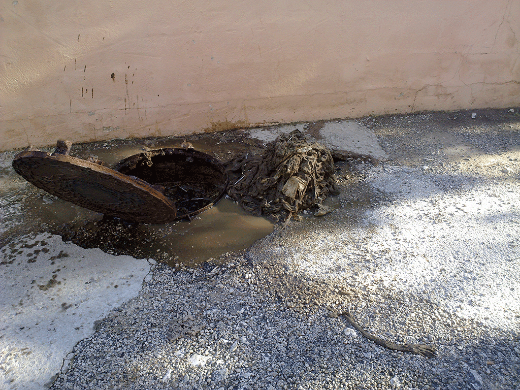 Gesdenia: ¿Sabías que tirar toallitas al wc puede provocar graves problemas? 2 Suciedad en el saneamiento de agua Gesdenia
