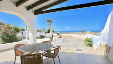 Terraza en villa de lujo en la cual disfrutar de momentos con los tuyos