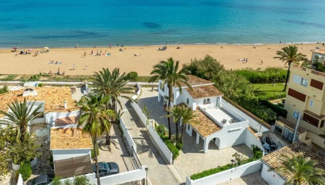 Villen mit privatem Garten und mediterranem Stil