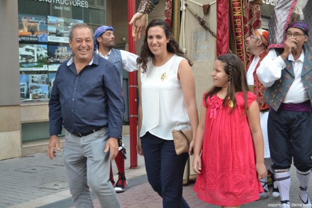 07 dianium dansa celebra el 9 doctubre falleras mayores de denia