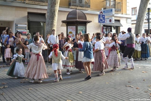 09 dianium dansa celebra el 9 doctubre dansa ninos