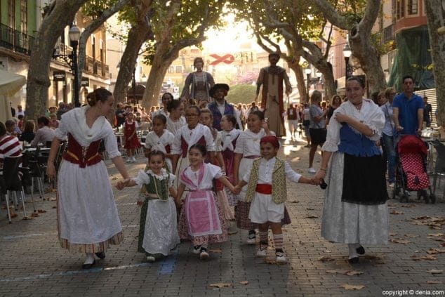 10 dianium dansa celebra el 9 doctubre ninos