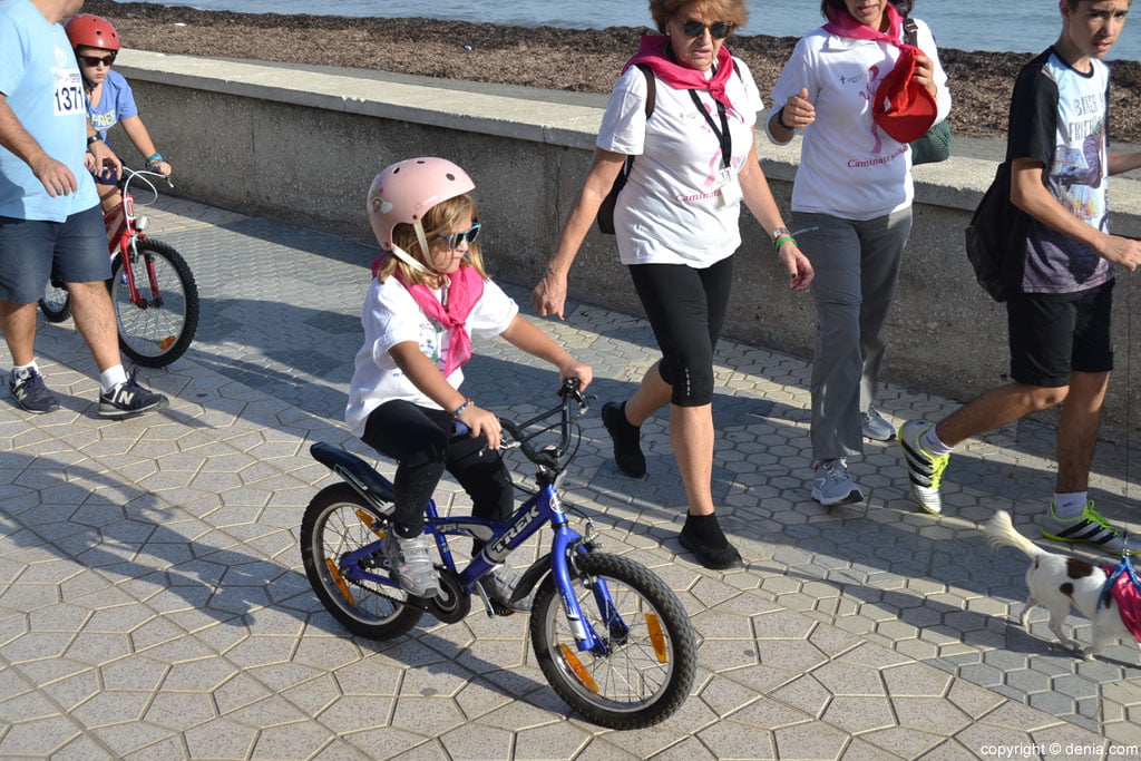 IV Caminata por el Día Mundial del Cáncer de Mama Dénia – niños en bicicleta