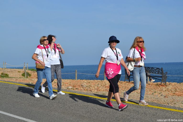 IV Caminata por el Día Mundial del Cáncer de Mama Dénia - participantes llegando al final