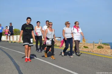 IV Caminata por el Día Mundial del Cáncer de Mama Dénia – participantes llegando al final