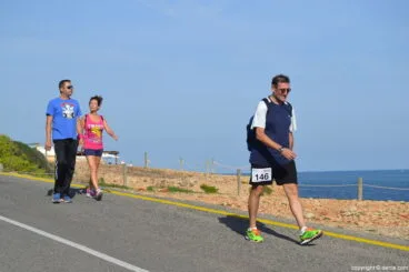 IV Caminata por el Día Mundial del Cáncer de Mama Dénia – participantes llegando al final