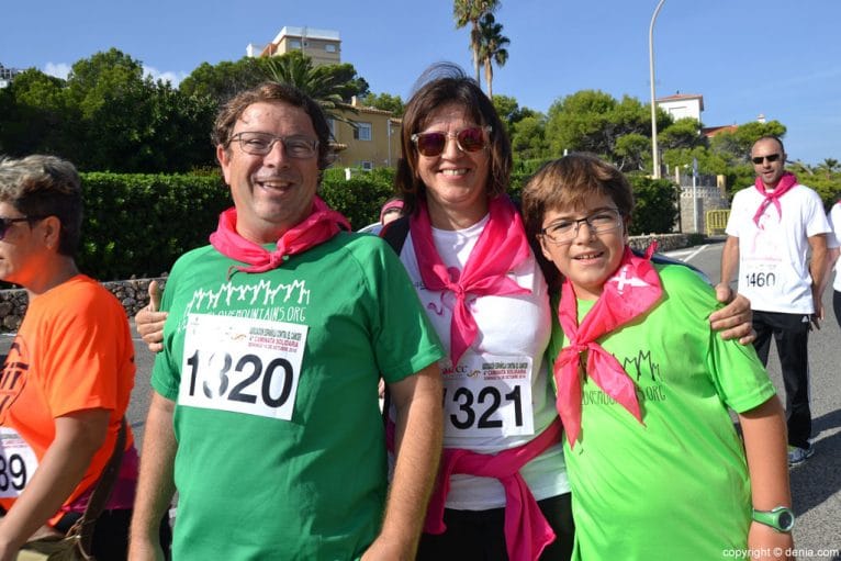IV Caminata por el Día Mundial del Cáncer de Mama Dénia - participantes en la caminata