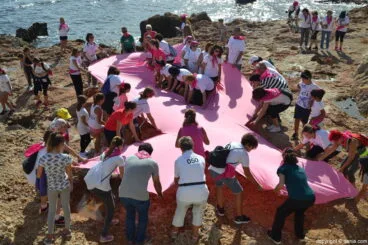 84 iv caminata por el dia mundial del cancer de mama denia lazo gigante