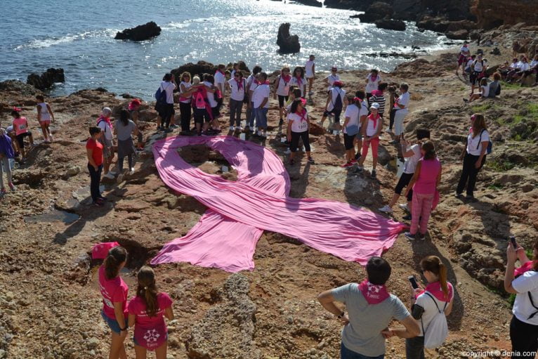 IV Caminata por el Día Mundial del Cáncer de Mama Dénia - lazo rosa