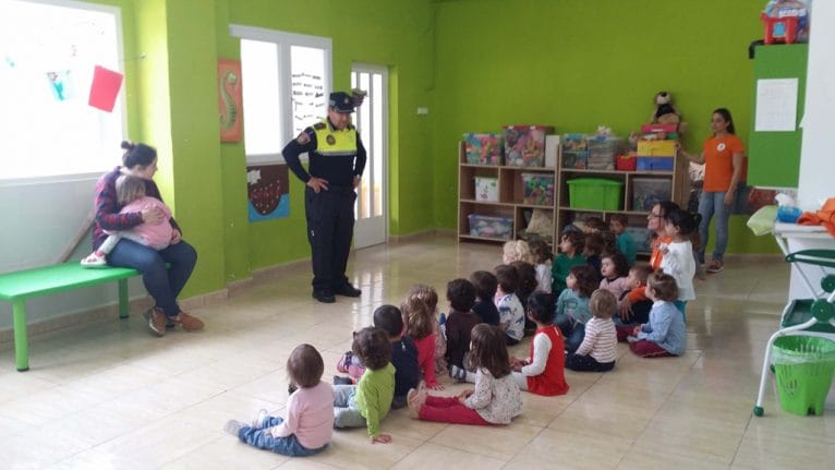 Agente Manuel Moreno en la Escoleta El Castellet