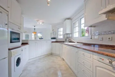 Amplia cocina Quality Rent a villas