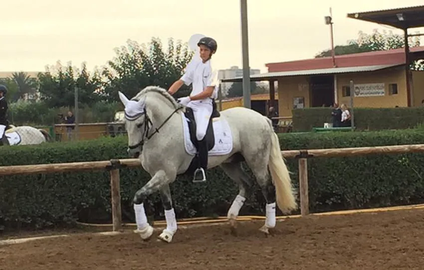Andrés Bossi montando a Talabertero
