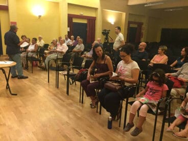 Asistentes a la conferencia sobre Cortis