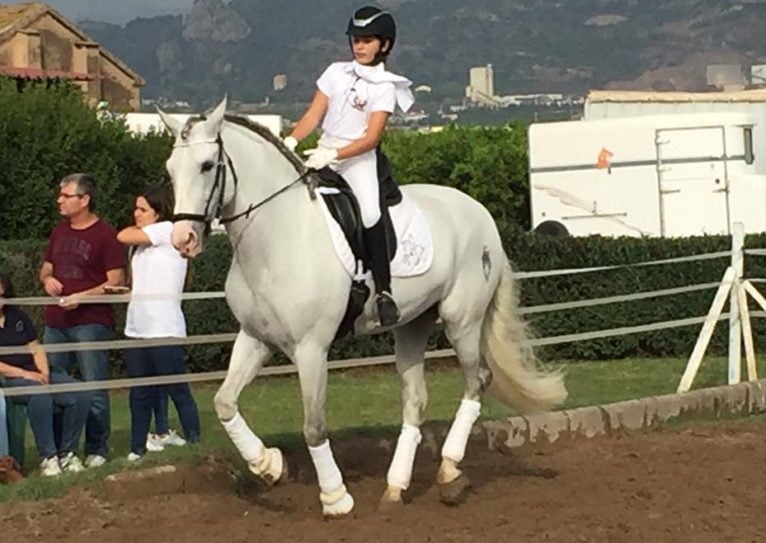Claudia Lledó con su caballo Rececho.