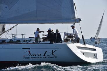 el barco itaka ix en la copa del canal