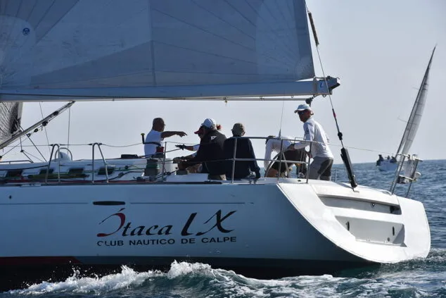 el barco itaka ix en la copa del canal