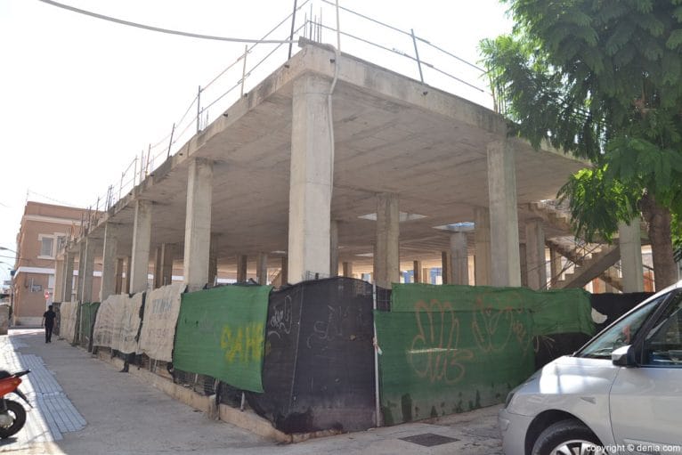 Finca abandonada en la calle La Vía de Dénia