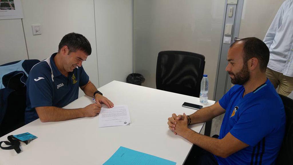 Firma de la renovación del convenio con el Valencia CF