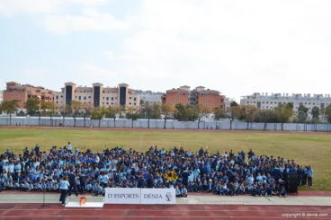 Formación conjunta de las 17 escuelas deportivas