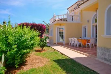 Jardines de la casa Quality Rent a Villa
