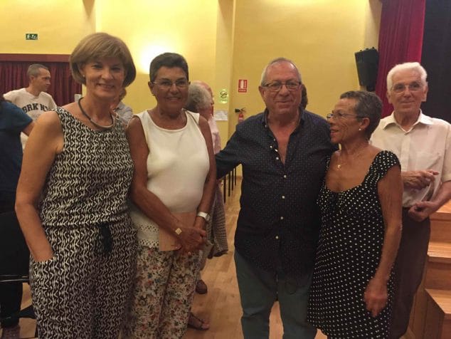 josep sendra y maribel font con las nietas de cortis